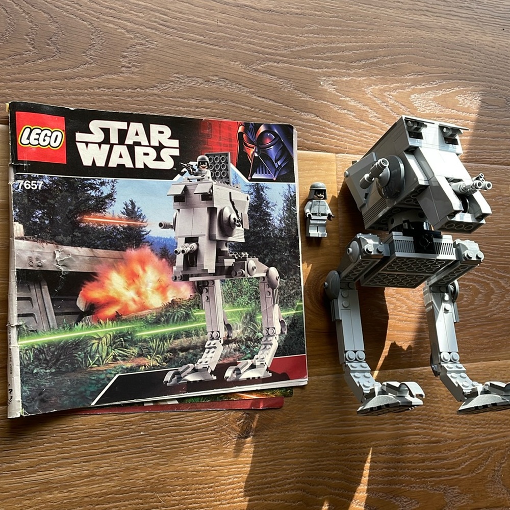 Lego Star Wars 7657 AT-ST 99% With Manual